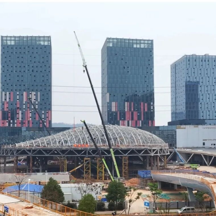 数百吨钢结构在21.1米高空精准合龙，长沙智谷“云脑”封顶｜读城