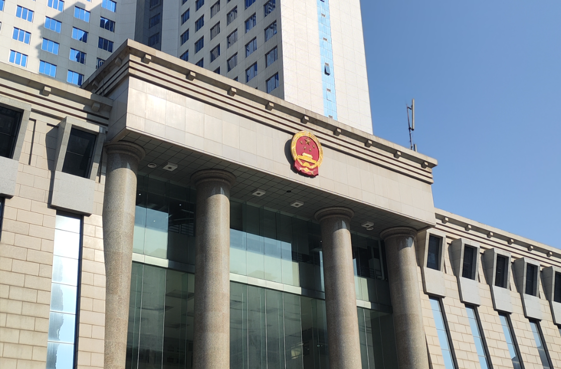 有竞业限制的员工离职4个月后开同行公司，原东家索赔100万元被法院驳回