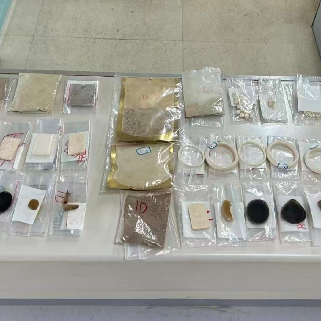 昆明海关查获41件濒危动物制品，走私者藏匿于颈腕脚踝企图蒙混过关