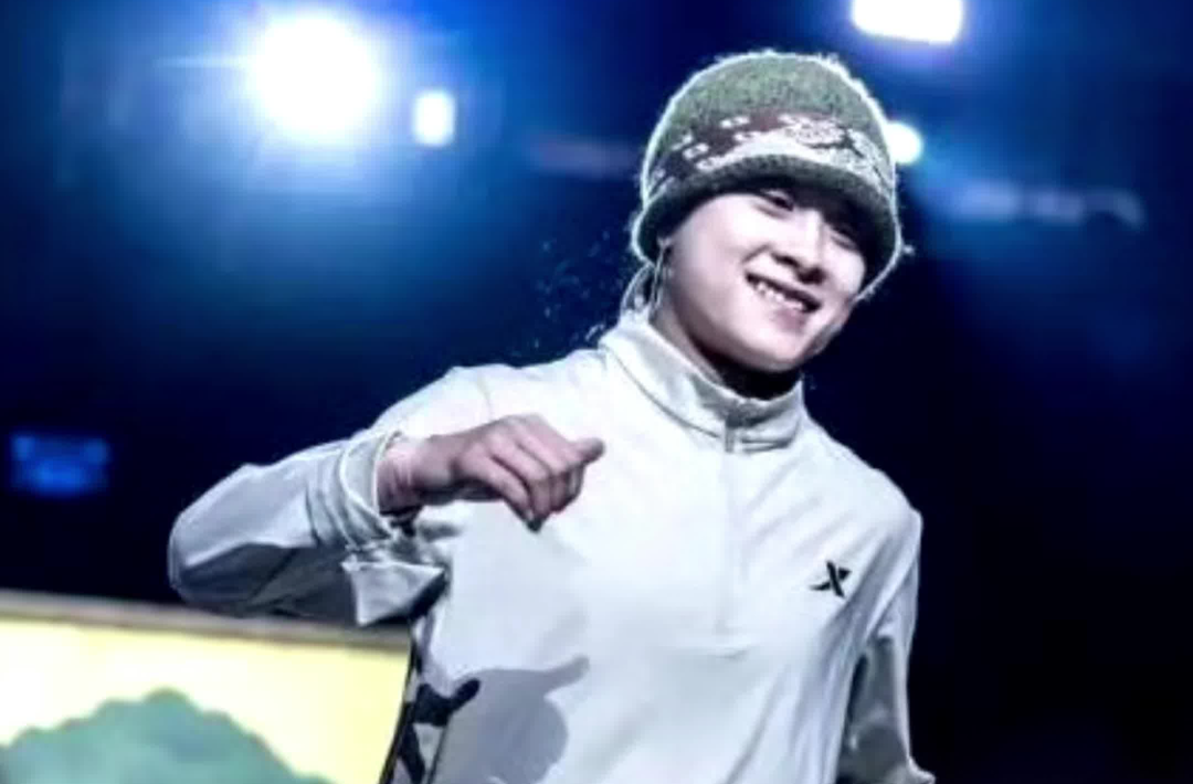 连续战胜3名日本选手山东小将在日本升起中国国旗