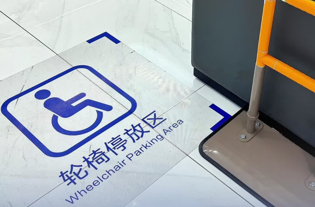 从坡道到手语，从社区到银行  这些细节里藏着对残障人士的关爱与尊重