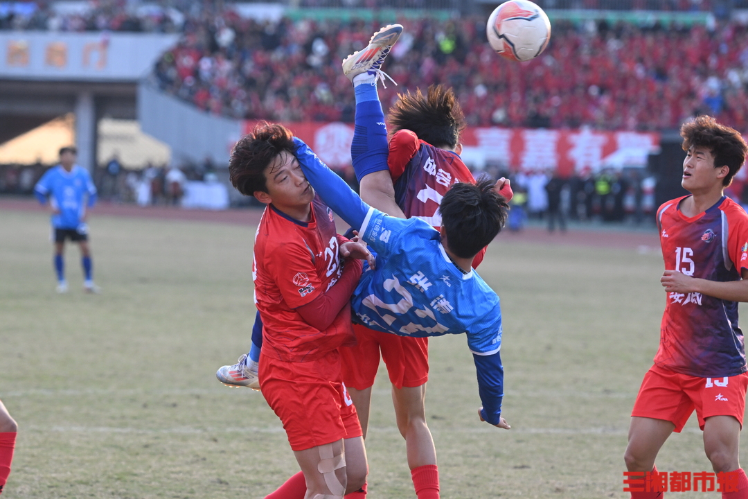 “惊世倒钩”入选“央视十佳球”，永州队张涛回应：灵光乍现，小时候踢球要看《天下足球》并写观后感 