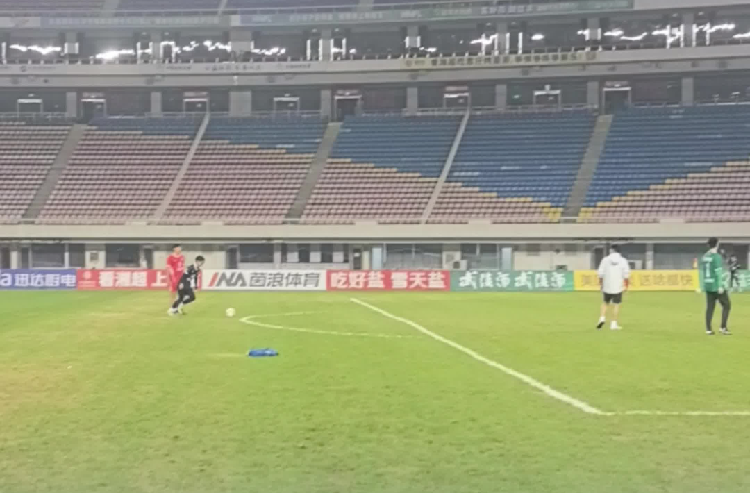 永州队半决赛前针对性练习射门点球：争取常规时间打平，继续“永冲锋”就算离开也是昂首