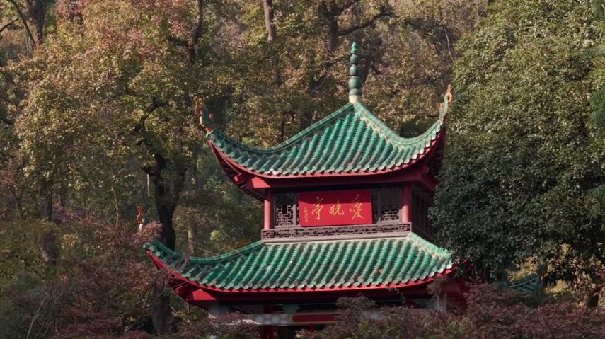 在岳麓山巅，读懂长沙的两种浪漫