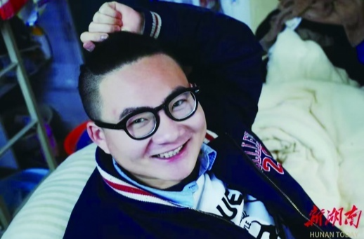 基层干部李东“感动中国”：虽为微光亦要尽力燃烧