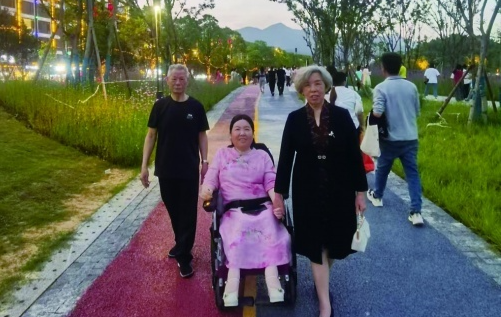 &ldquo;轮椅天使&rdquo;黄翀：融合银发经济和残友就业