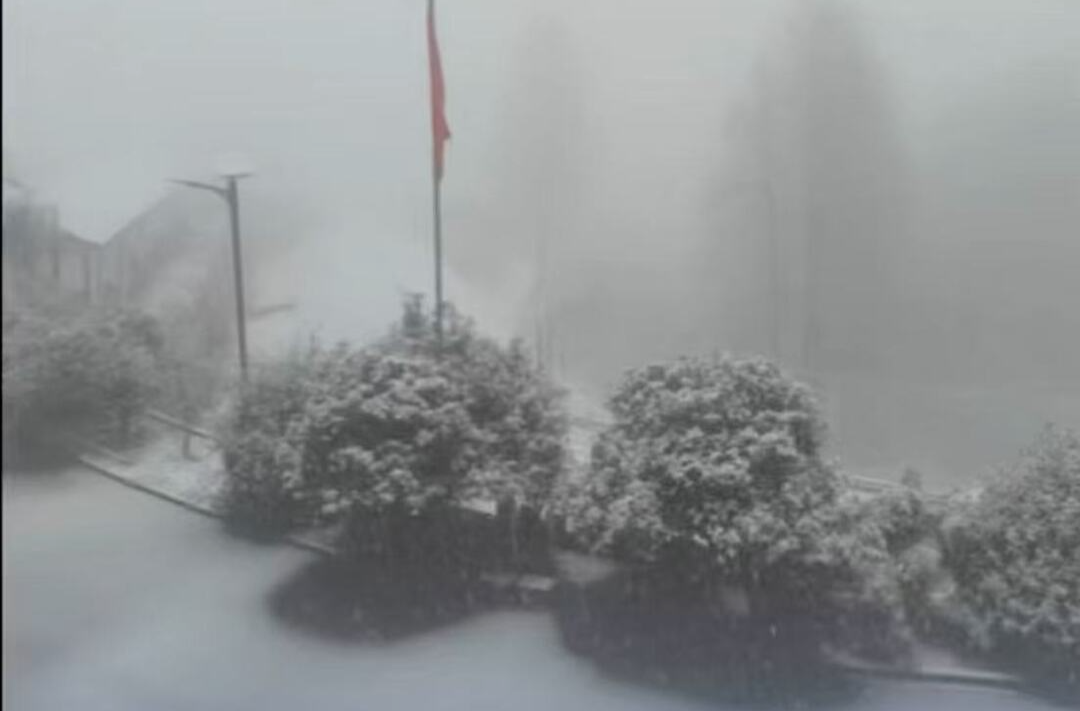 下雪啦！就在常德石门壶瓶山