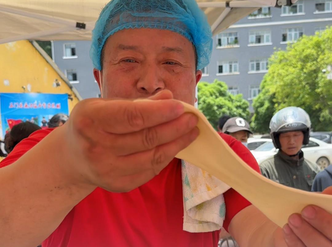 两天做了3000份烩面，河南“烩面哥”赵占胜驱车11小时驰援壶瓶山