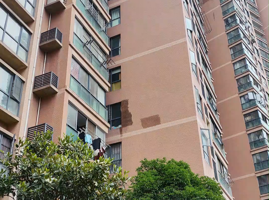 男子婚后第三天给婚前房屋加名，一年多后女方起诉离婚要求分房