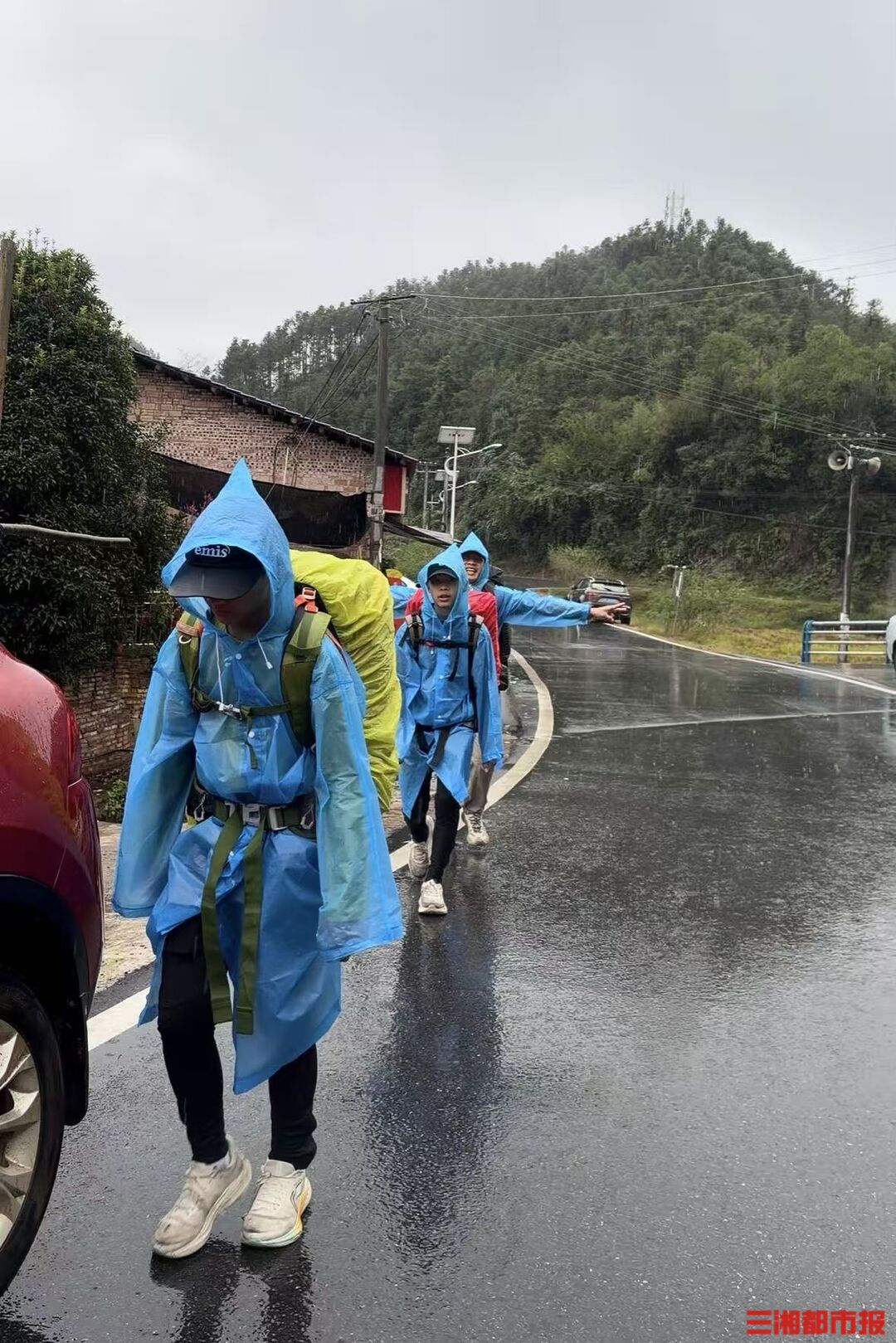 长沙夫妇带着两个孩子徒步83公里，国庆出游变“成长课堂”