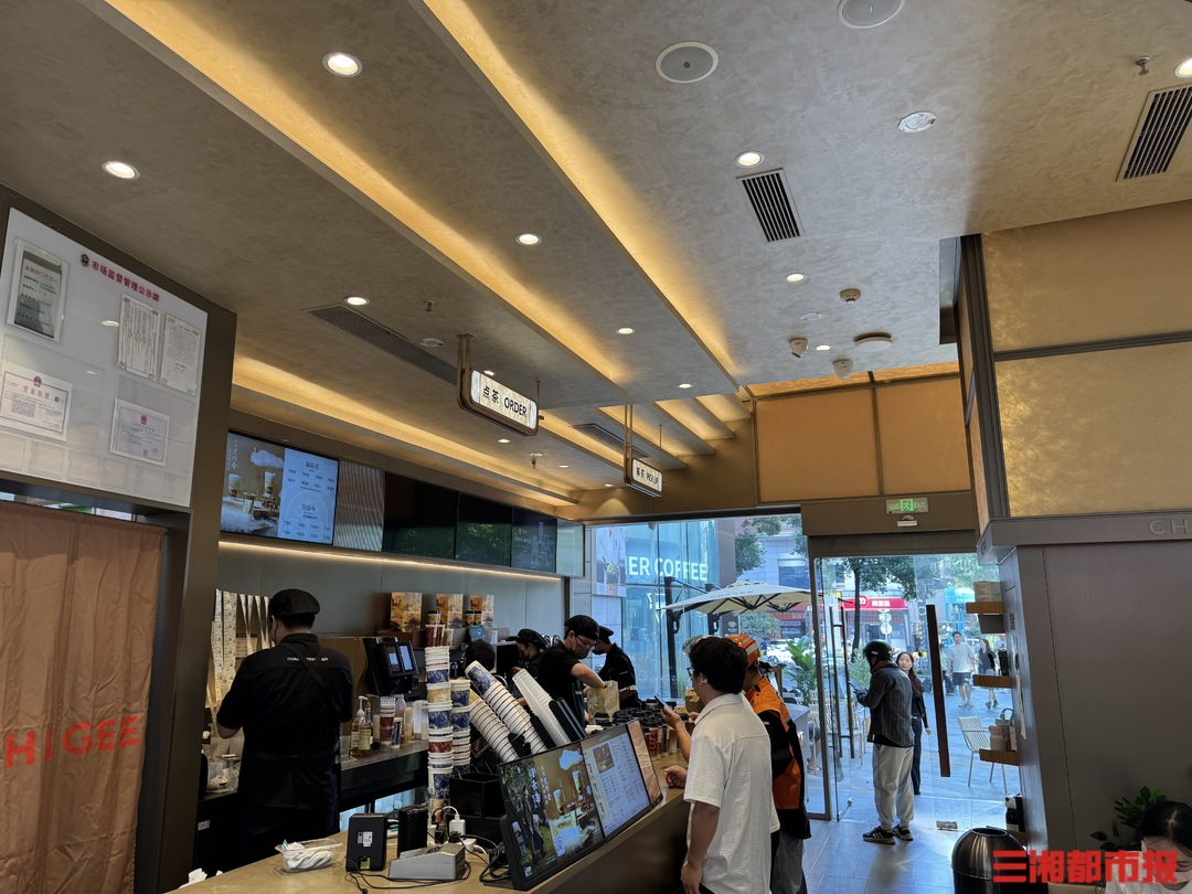 庆祝郑钦文夺冠,霸王茶姬的“买一送一”爆单了,网友:赶紧点,争取下班前喝上