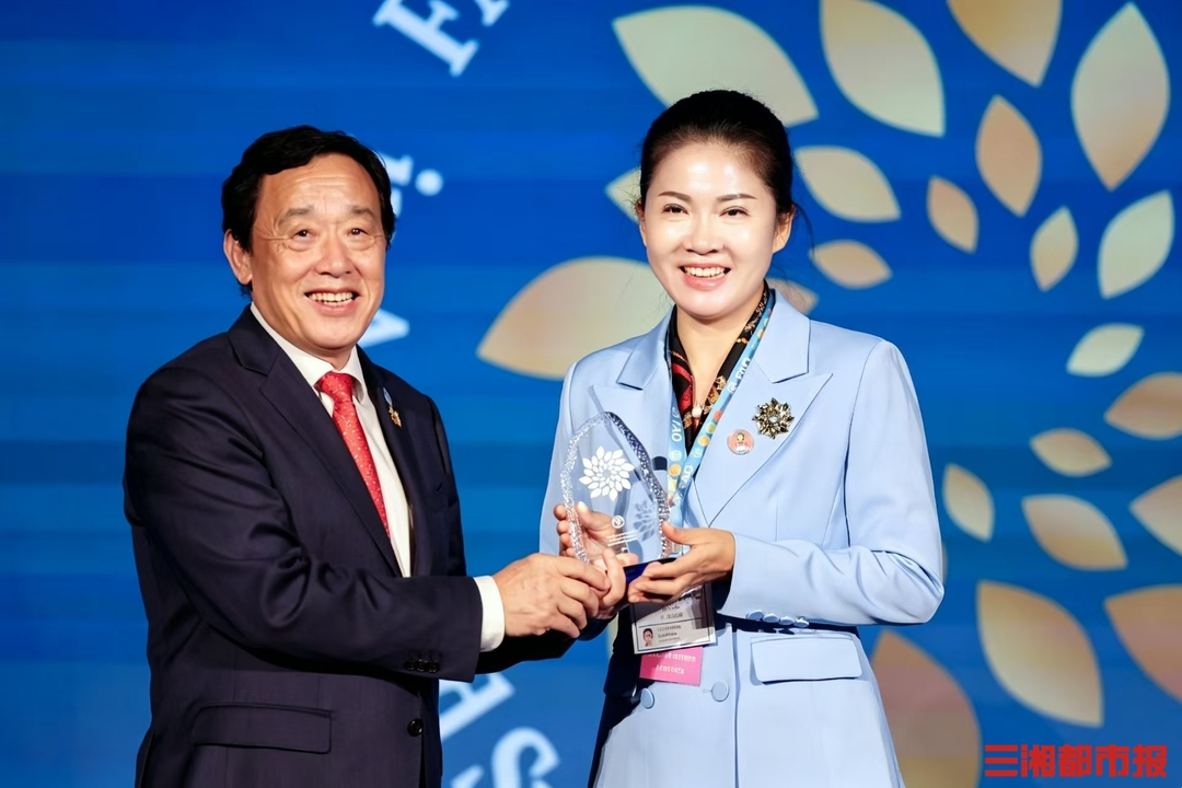 因“中国乡村女性被世界认可”泪目，湖南农人联合国领奖归来，董敏芳：把最小的事做精，世界会看见