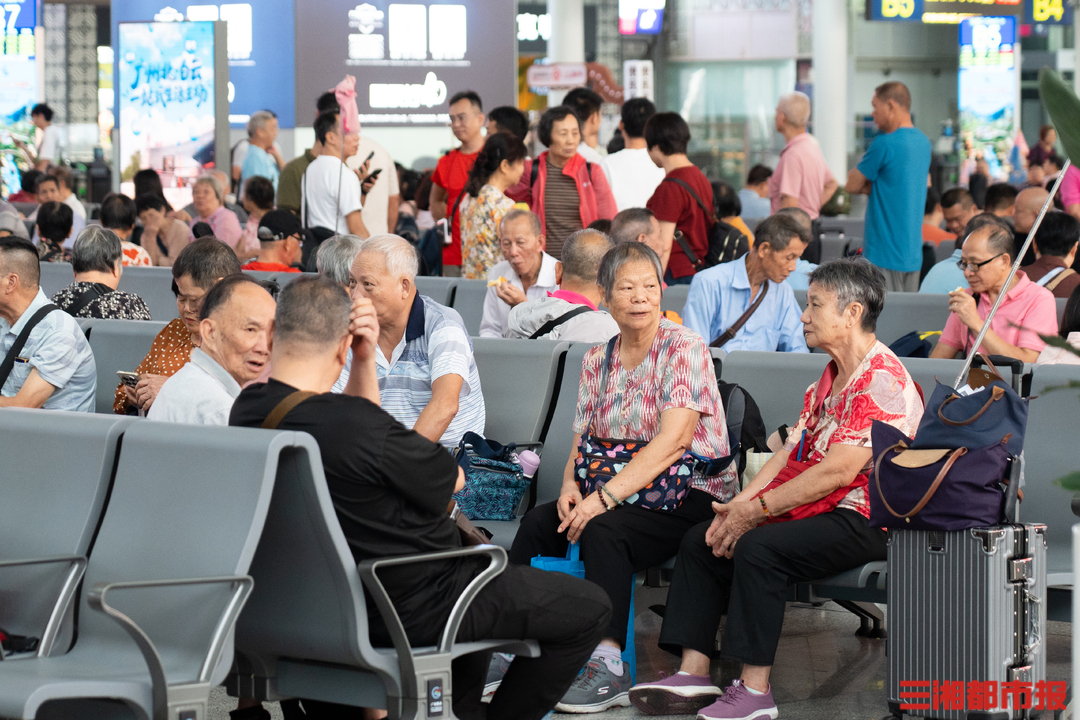 今日开始！广铁新增敬老优惠车次，老年旅客乘车享“折上折”｜出行早知道