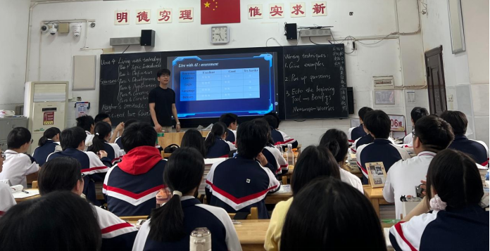 共筑英语教师发展共同体！湖南理工大学师生参与岳阳十四中教学视导