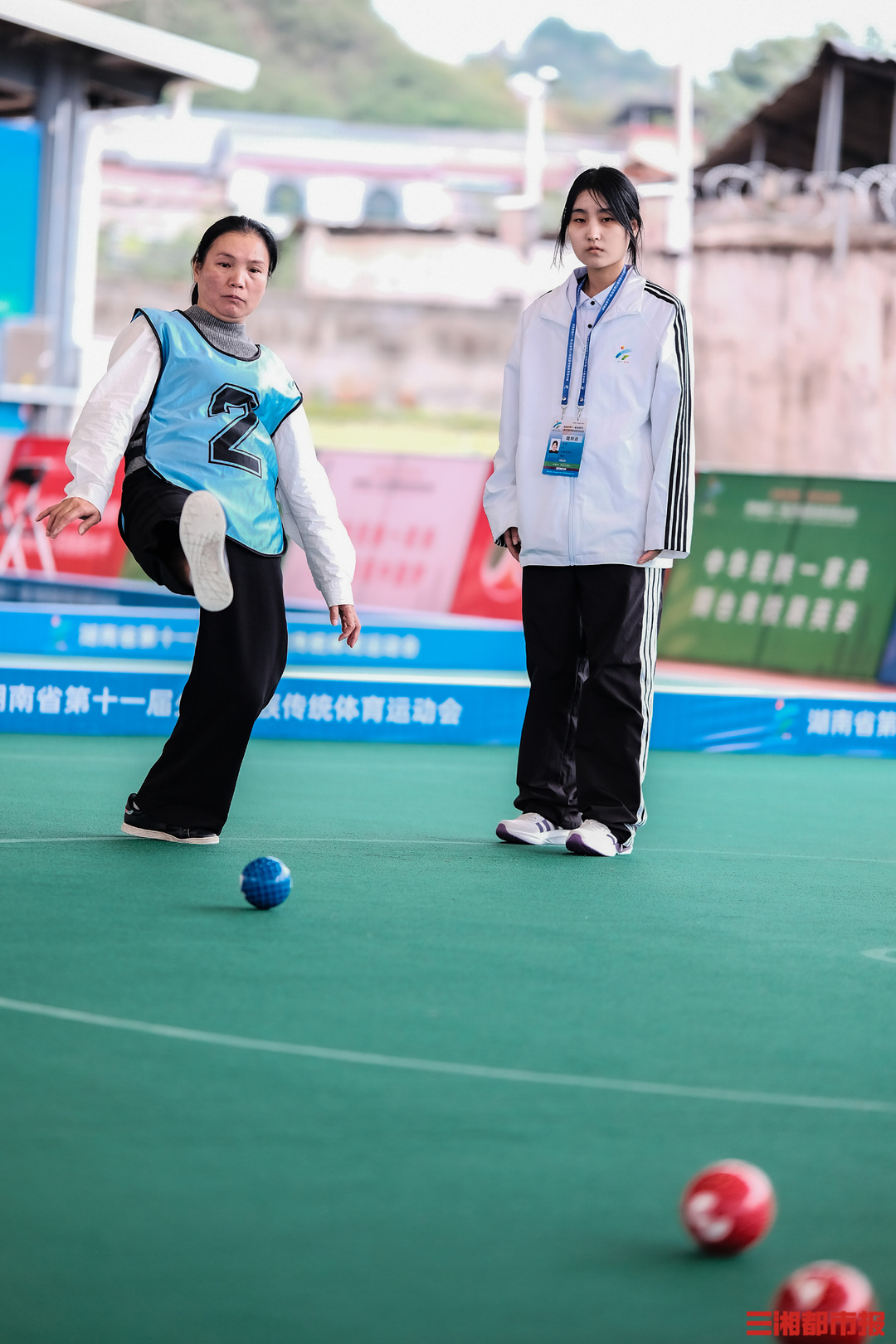 脚搓“斯诺克”，蹴球原来这么玩丨我是刘贵香