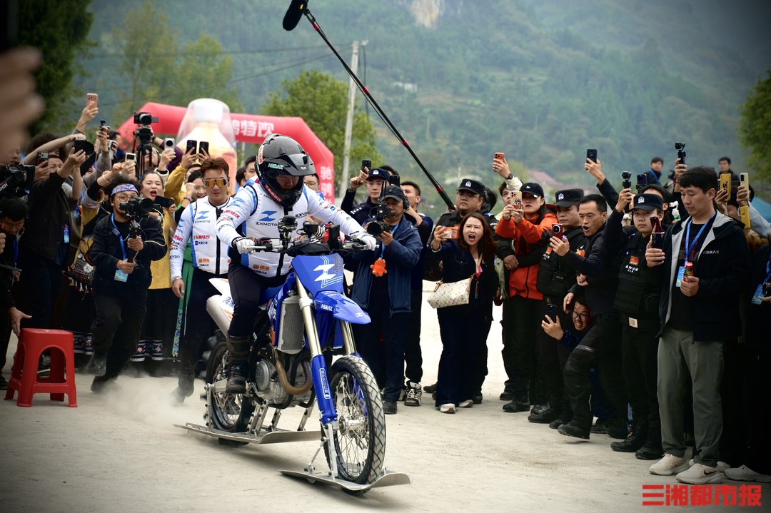 摩托破浪40.74公里，张雪在家乡圆了17年的“水上漂”吉尼斯之梦