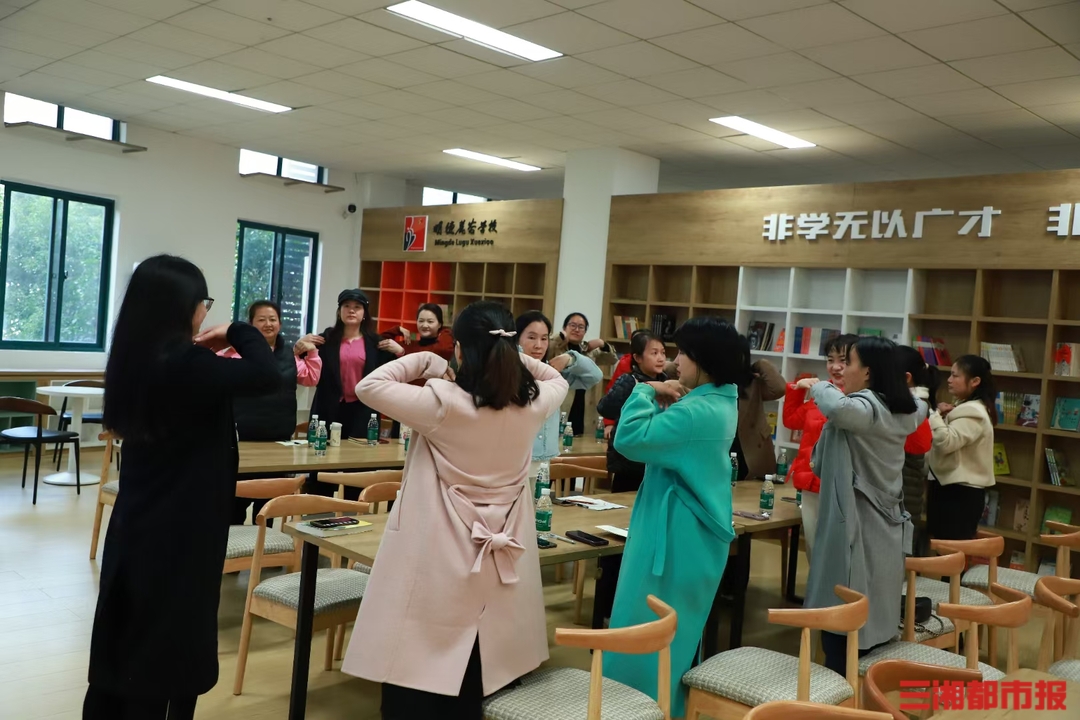 快板声声进楼道，宝妈从书社走上宣讲台