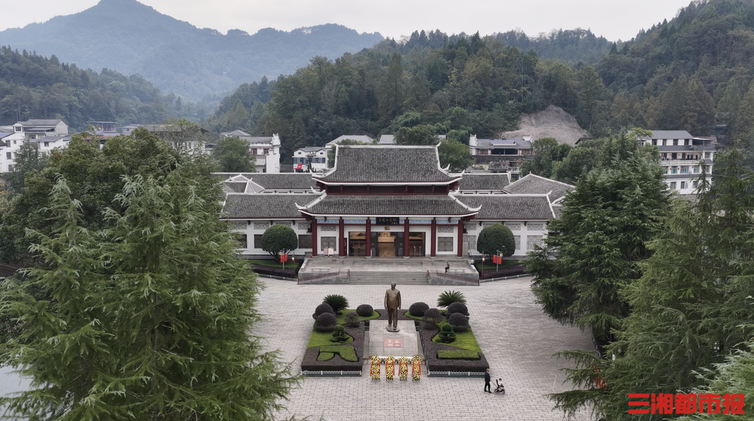 纪念碑前忆远征，号角声犹在丨征途