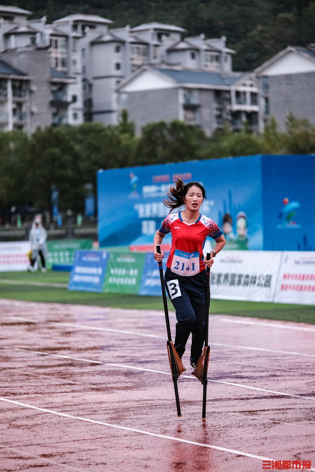 “中华民族一家亲”是赛场之上的触手可及和赛场之外的暖意回响|第十一届全省民族运动会