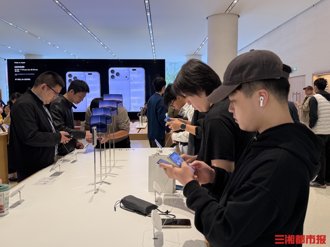 万元起步的iPhone Duo长沙实探:维修也是“天价”,换内屏要花7998元