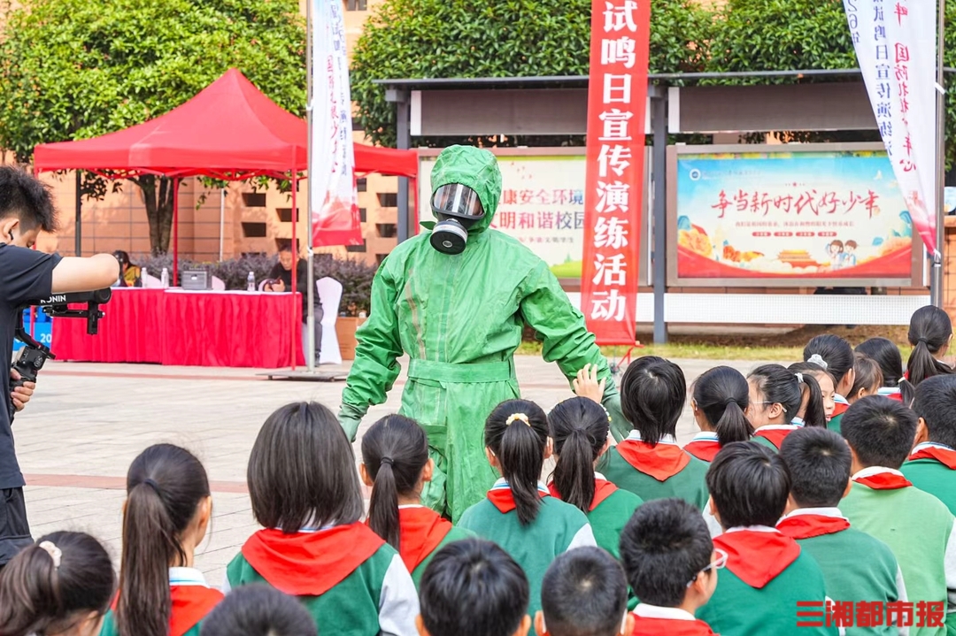 湖南湘江新区开展2026年防空警报试鸣日宣传演练活动